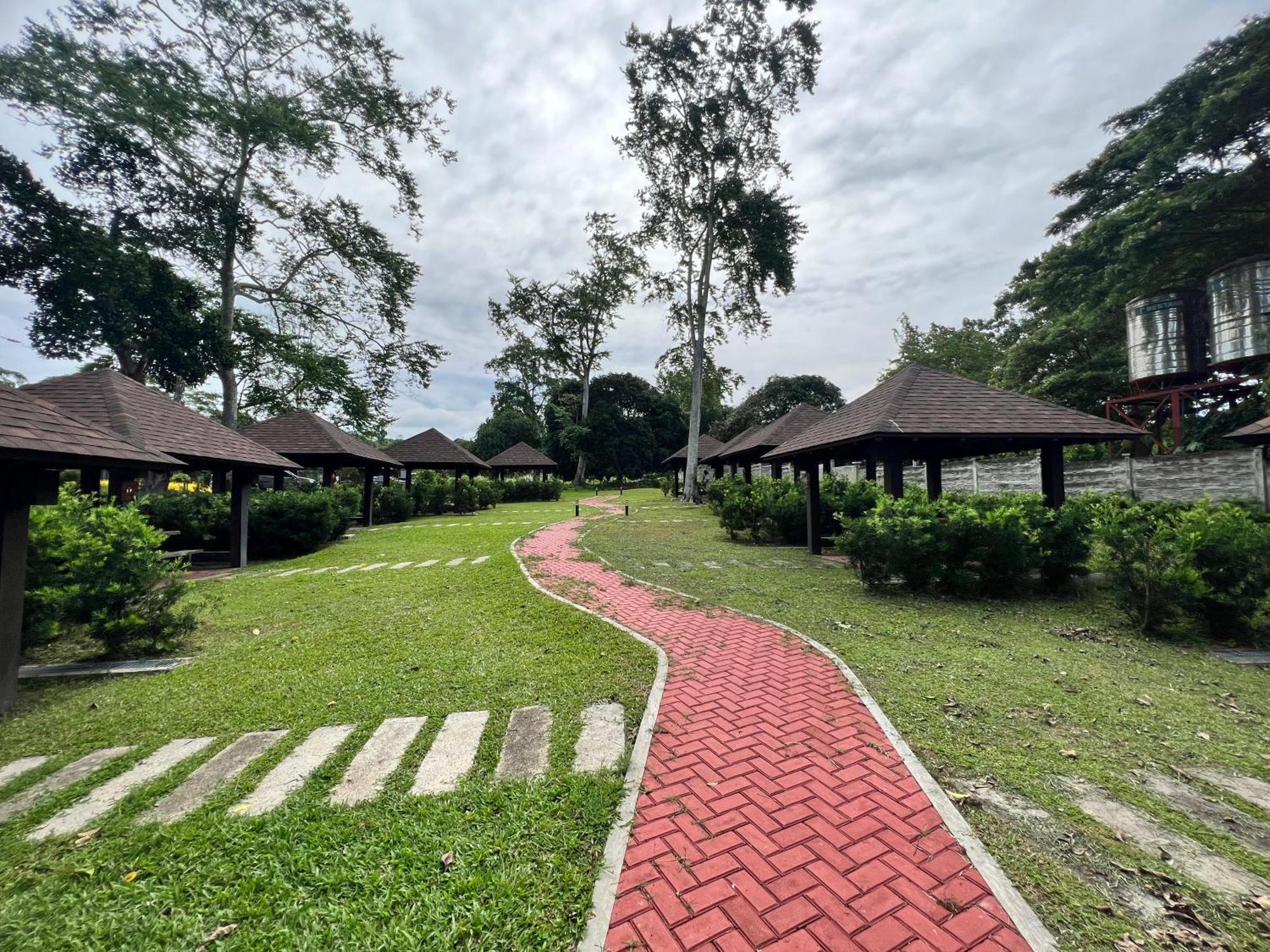 Crusoe Cabins Costa Azalea Samal Esterno foto